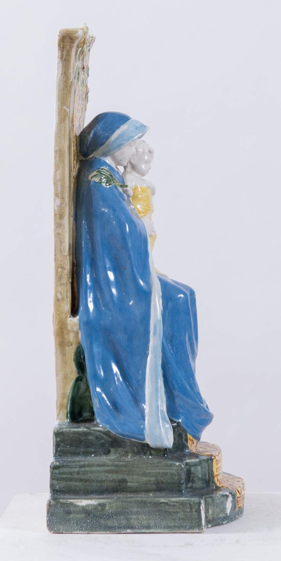 ANGELO MINGHETTI, Bologna, XX secolo. "Madonna in trono", realizzata in ceramica policroma. Cm 39, - Bild 3 aus 5