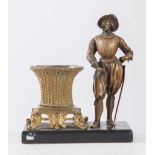 Calamaio in bronzo. Francia, seconda metà del XIX secolo. Realizzato a guisa di armigero in vesti