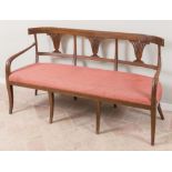 Canapè in massello di ciliegio. Toscana, prima quarto del XIX secolo. Cm 84x156x53.