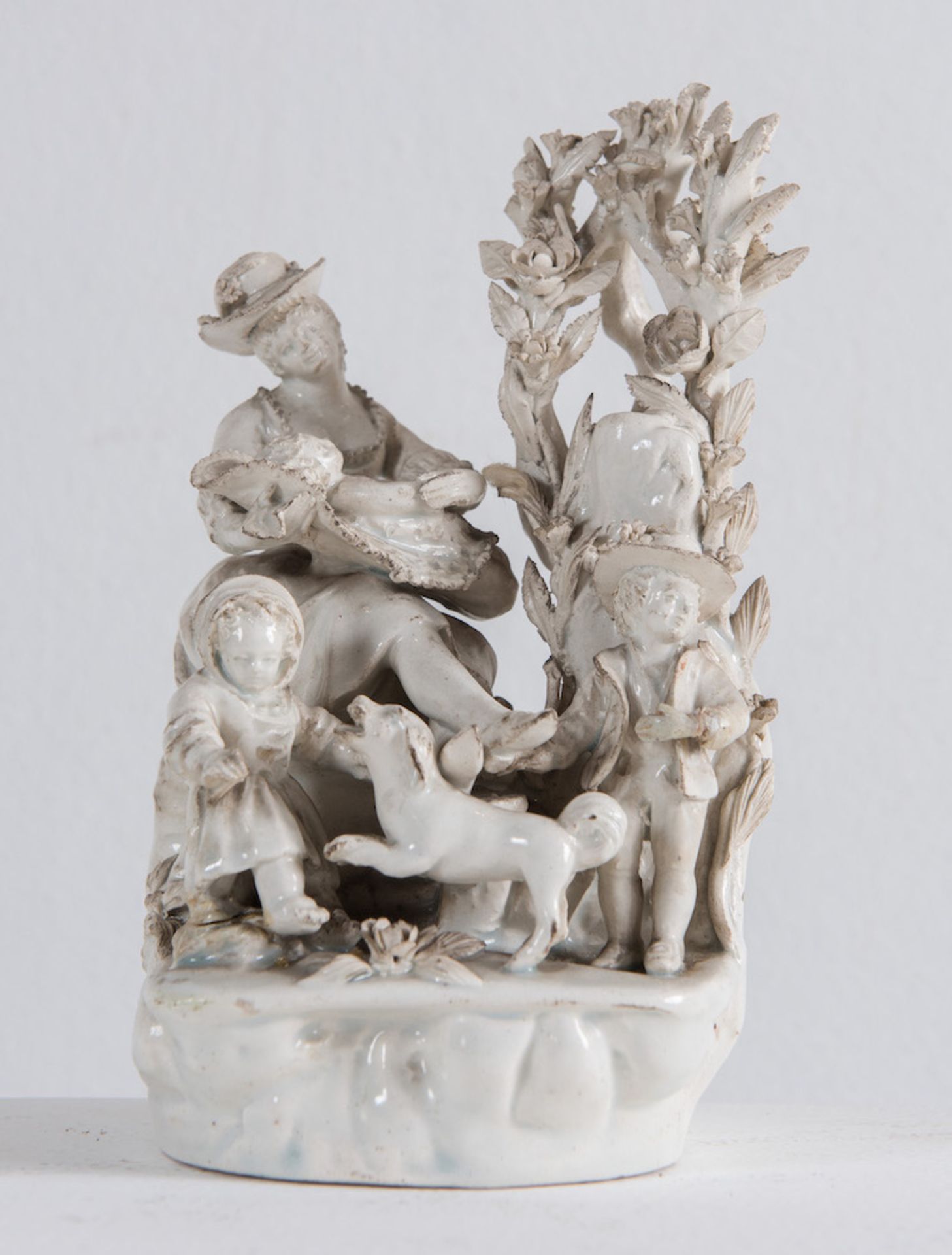 Manifattura di Nove, Bassano del Grappa, fine XVIII - inizi XIX secolo. "Madre e figli". Statua in c - Bild 2 aus 3