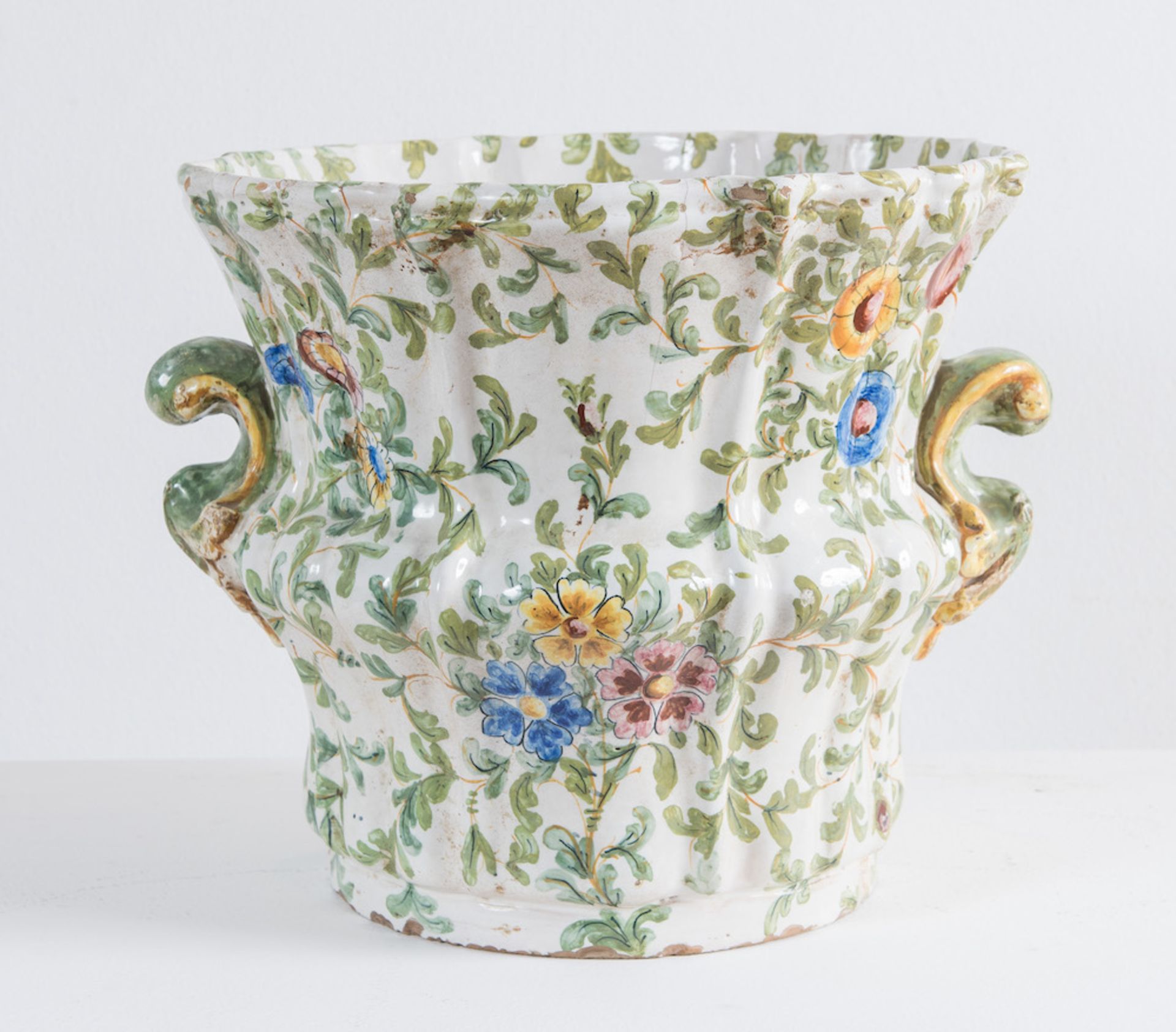 ANGELO MINGHETTI, Bologna, XIX secolo. Importante vaso in ceramica smaltata. Cm 29,5x37x33,5. Sotto 