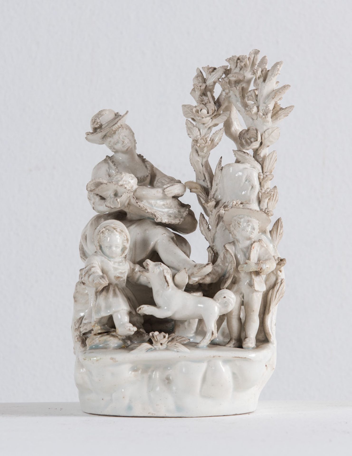 Manifattura di Nove, Bassano del Grappa, fine XVIII - inizi XIX secolo. "Madre e figli". Statua in c