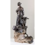 "La lavandaia". Scultura in terracotta ad imitazione del bronzo. Fine XIX secolo - inizi XX