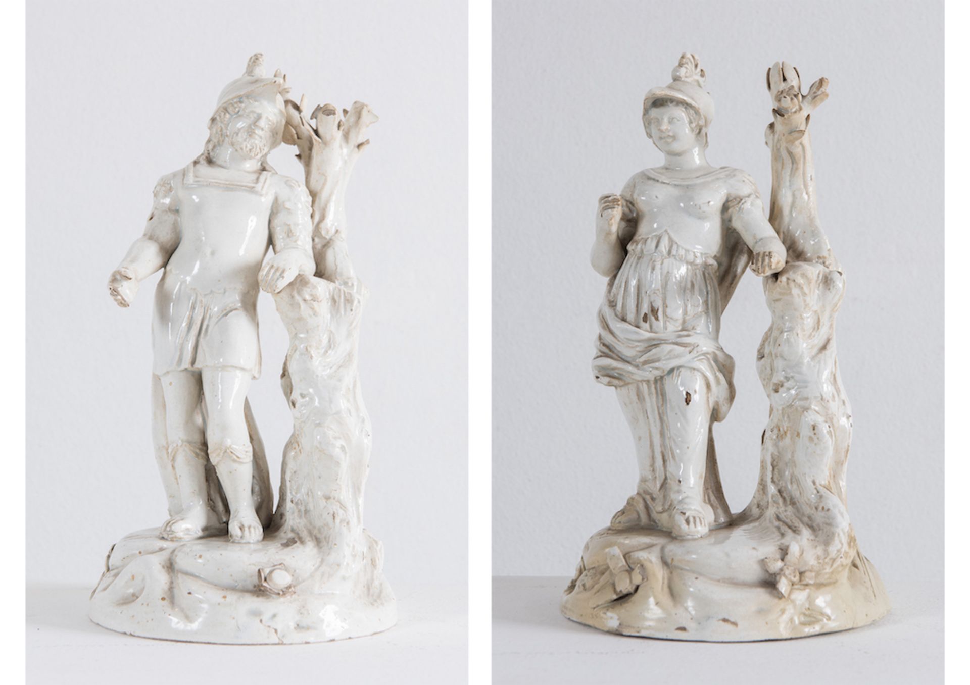 Coppia di sculture in terraglia invetriata bianca. Este, ultimo quarto del XVIII secolo. Rispettivam
