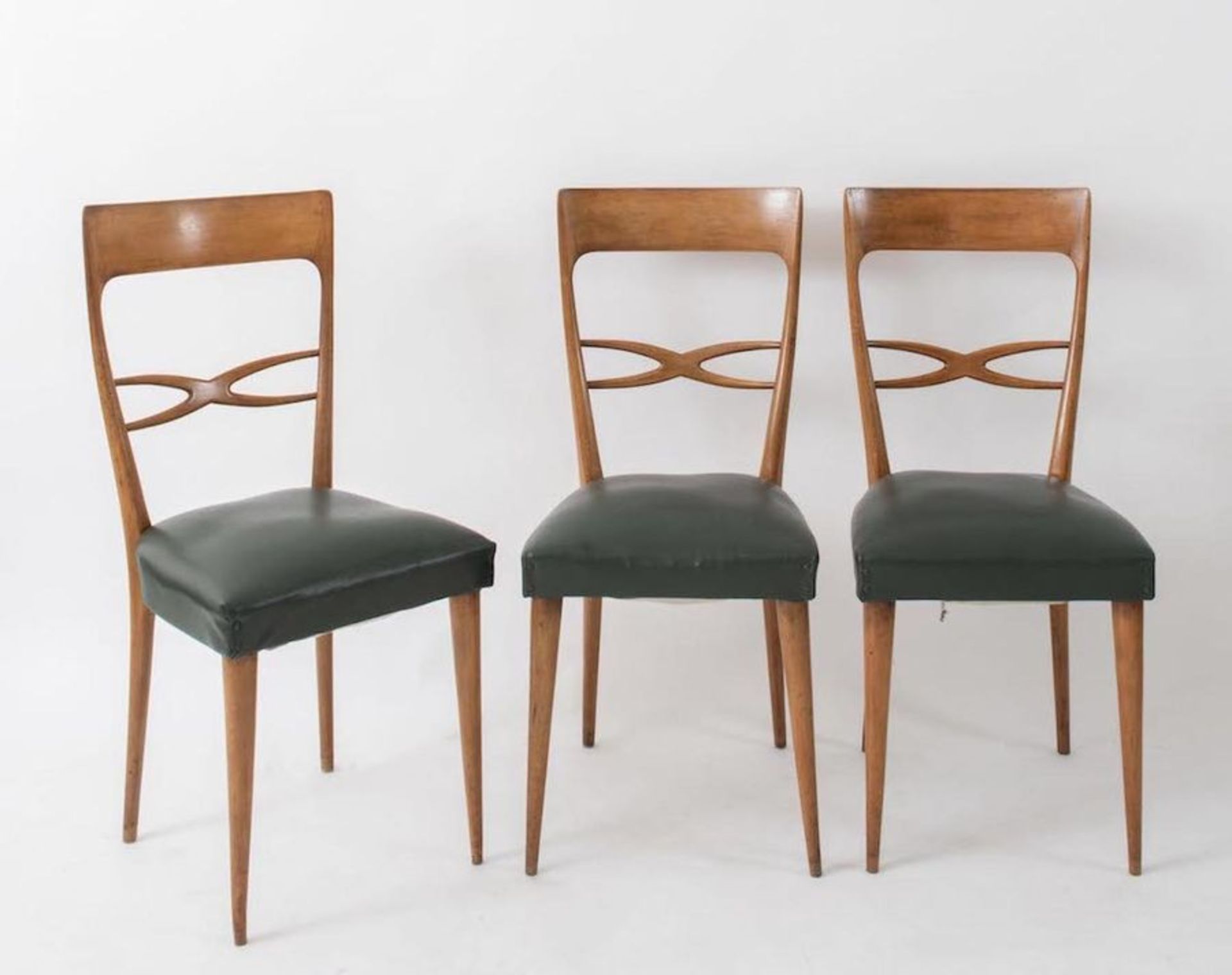 MELCHIORRE BEGA, attr. Sei sedie in legno con rivestimento in pelle. Prod. Italia, 1960 ca. Cm 95x42 - Image 3 of 3