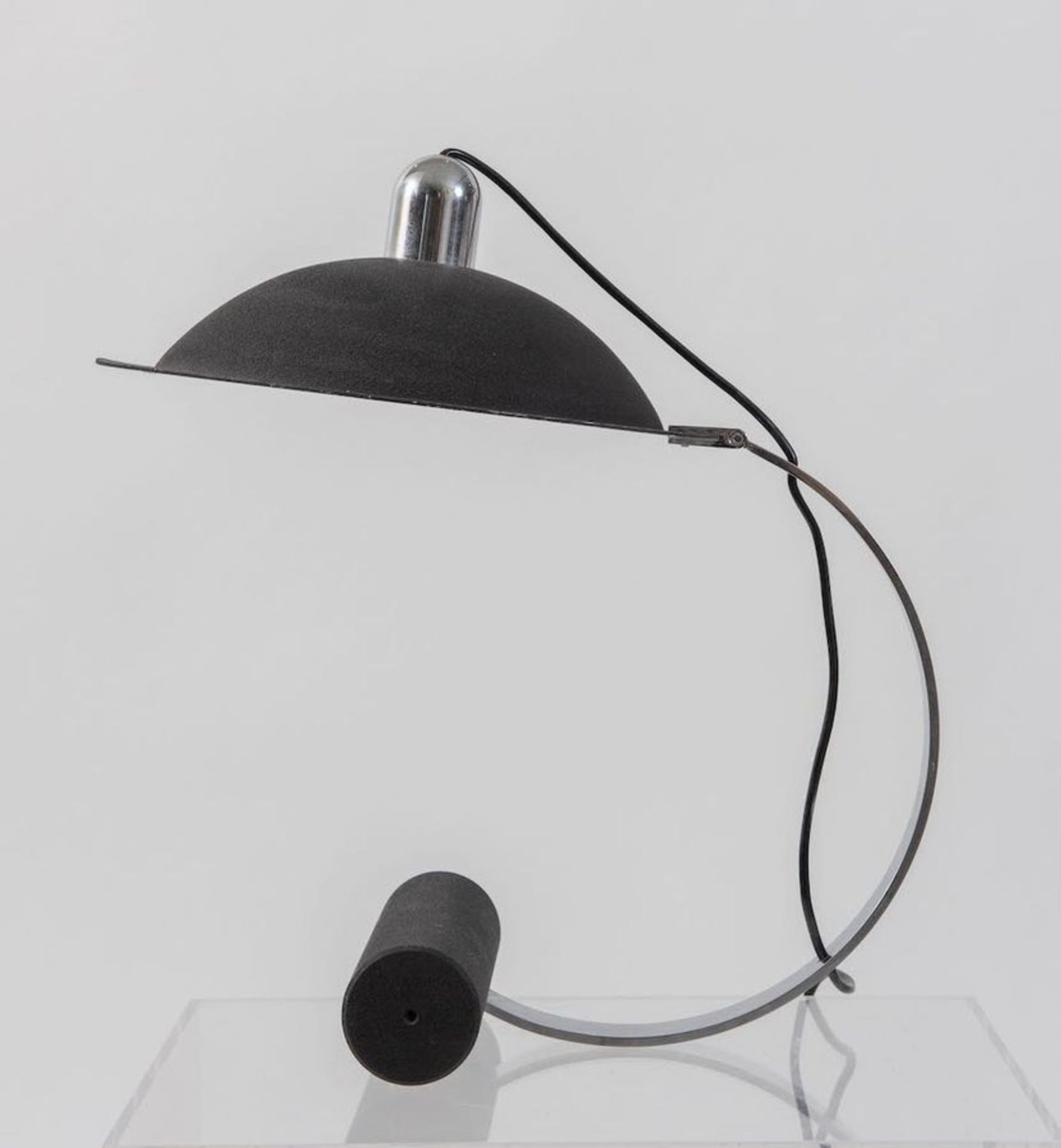 LAMPERTI Lampada da tavolo in acciaio cromato e alluminio verniciato. Prod. Lamperti, Italia, 1970 c - Image 2 of 2
