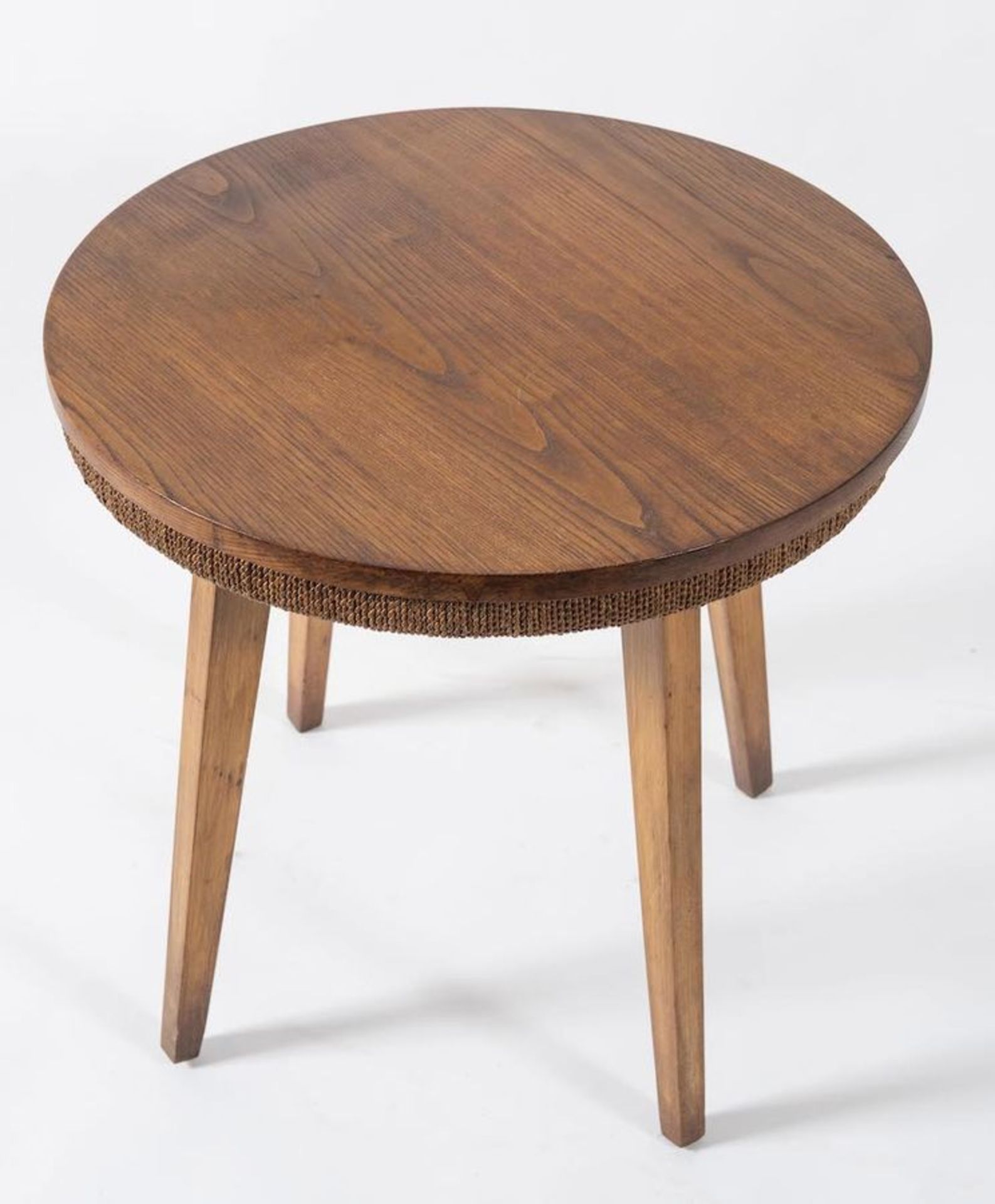Tavolino in legno con decoro in corda. Prod. Italia, 1950 ca. Cm 55x60x60. - Image 2 of 2