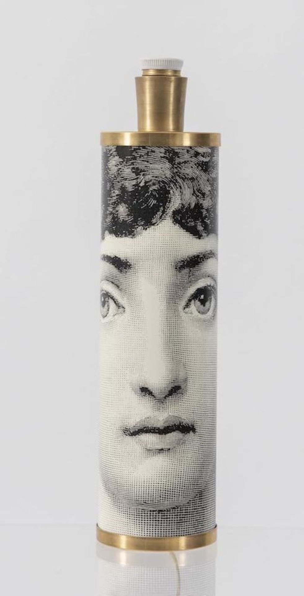 PIERO FORNASETTI Lampada da tavolo in metallo e ottone. Prod. Fornasetti, Italia, 1960 ca. Cm 42,5x1