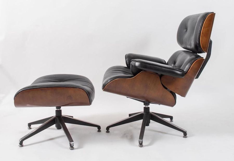 CHARLES EAMES, after. Replica della poltrona modello 670 e del poggiapiedi modello 671 in palissandr - Image 3 of 4