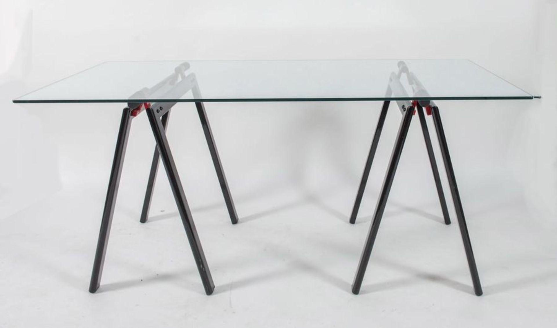 GAE AULENTI Tavolo con struttura in alluminio laccato e piano in vetro; modello Gaetano. Prod. Zanot - Bild 2 aus 3