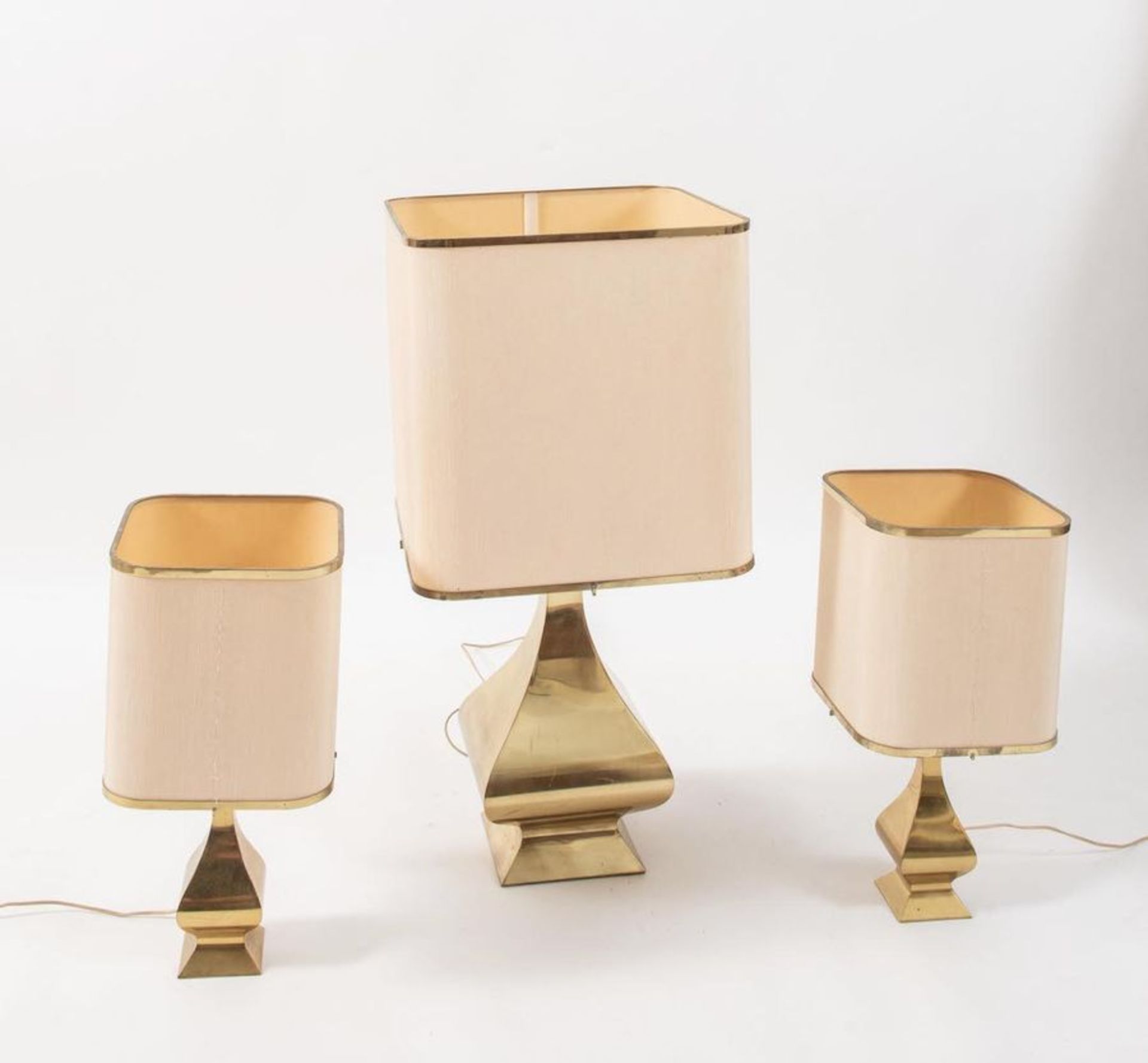 MONTAGNA GRILLO & TONELLO Tre lampade da tavolo in ottone e paralume in tessuto modello High Society