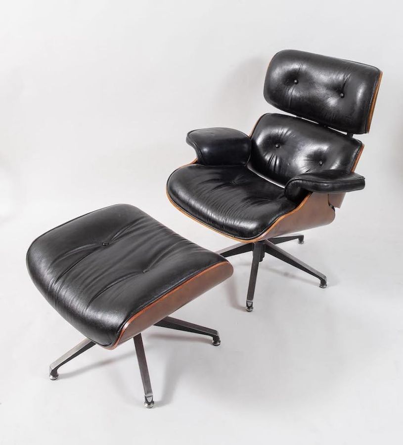 CHARLES EAMES, after. Replica della poltrona modello 670 e del poggiapiedi modello 671 in palissandr