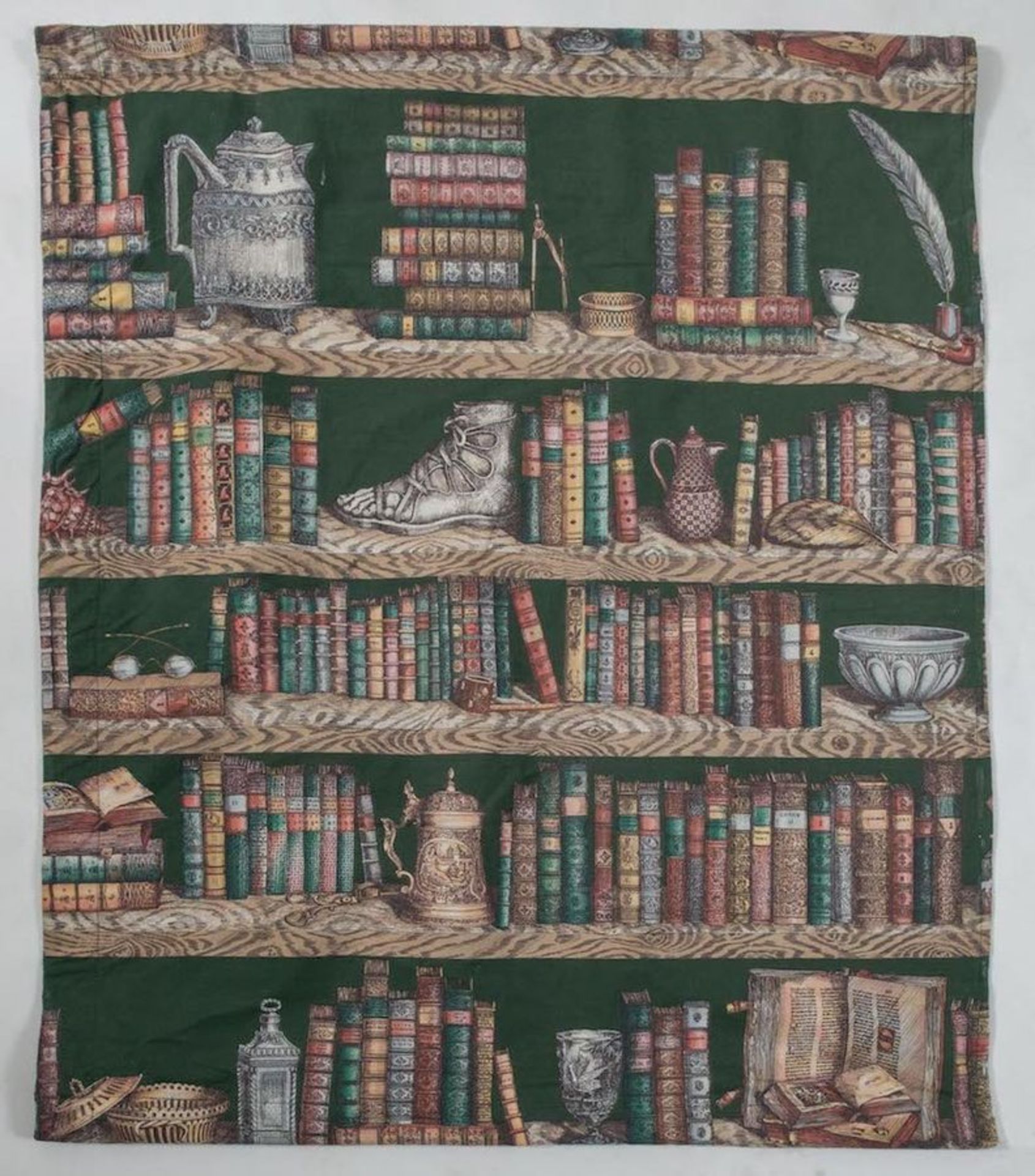 PIERO FORNASETTI Tela della serie Strumenti musicali e libri. Prod. Fornasetti, Italia, 1970 ca. Cm