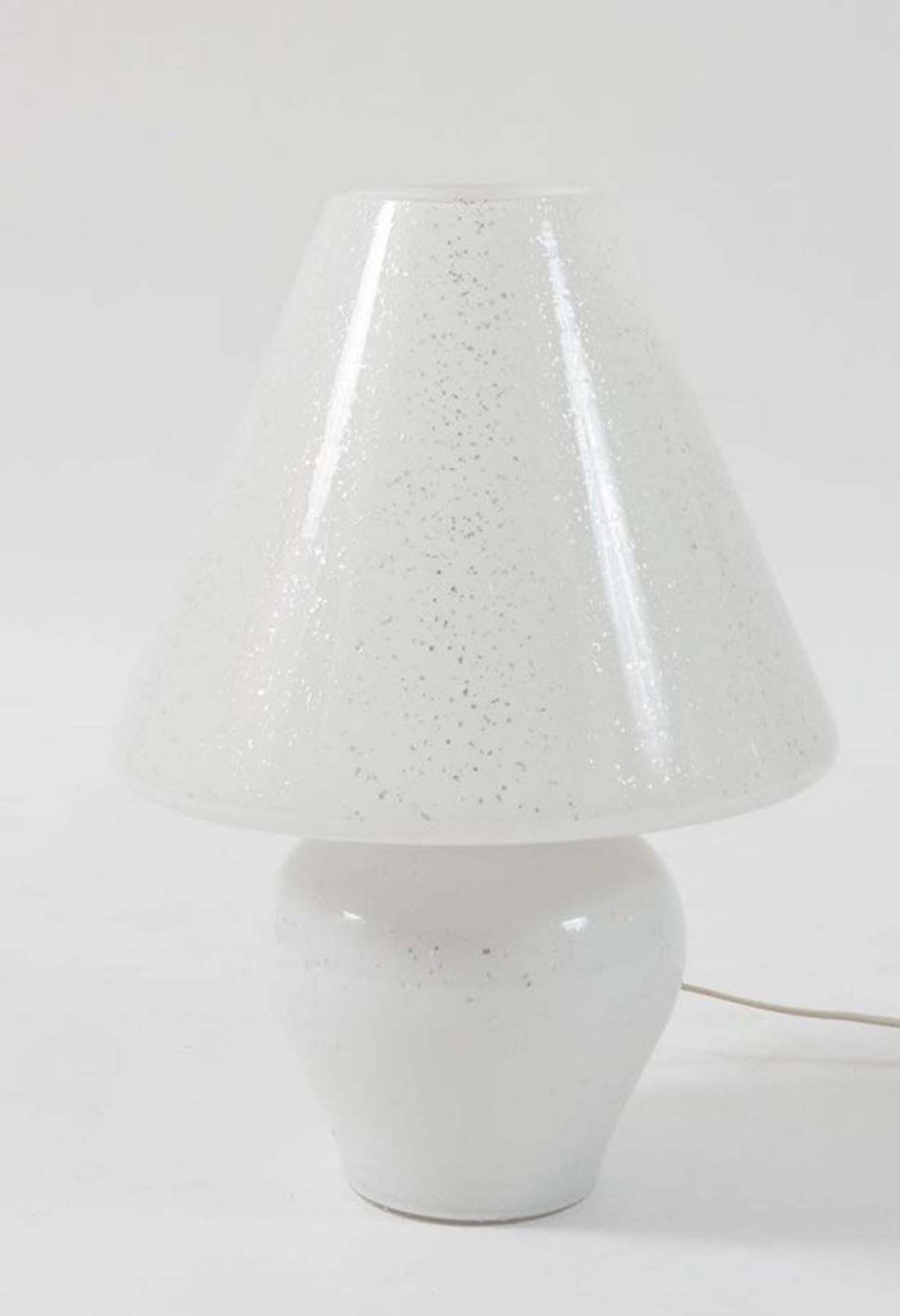 Lampada da tavolo in vetro. Prod. Italia, 1970 ca. Cm 48x35x35.