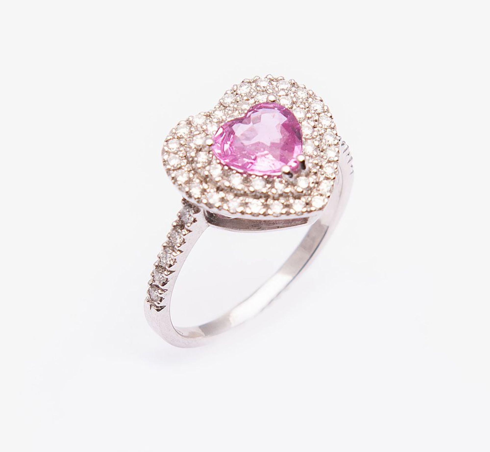 ANELLO IN ORO BIANCO, DIAMANTI E ZAFFIRO ROSA. Realizzato con cuore in zaffiro rosa (ct 1,11 circa)  - Bild 2 aus 3