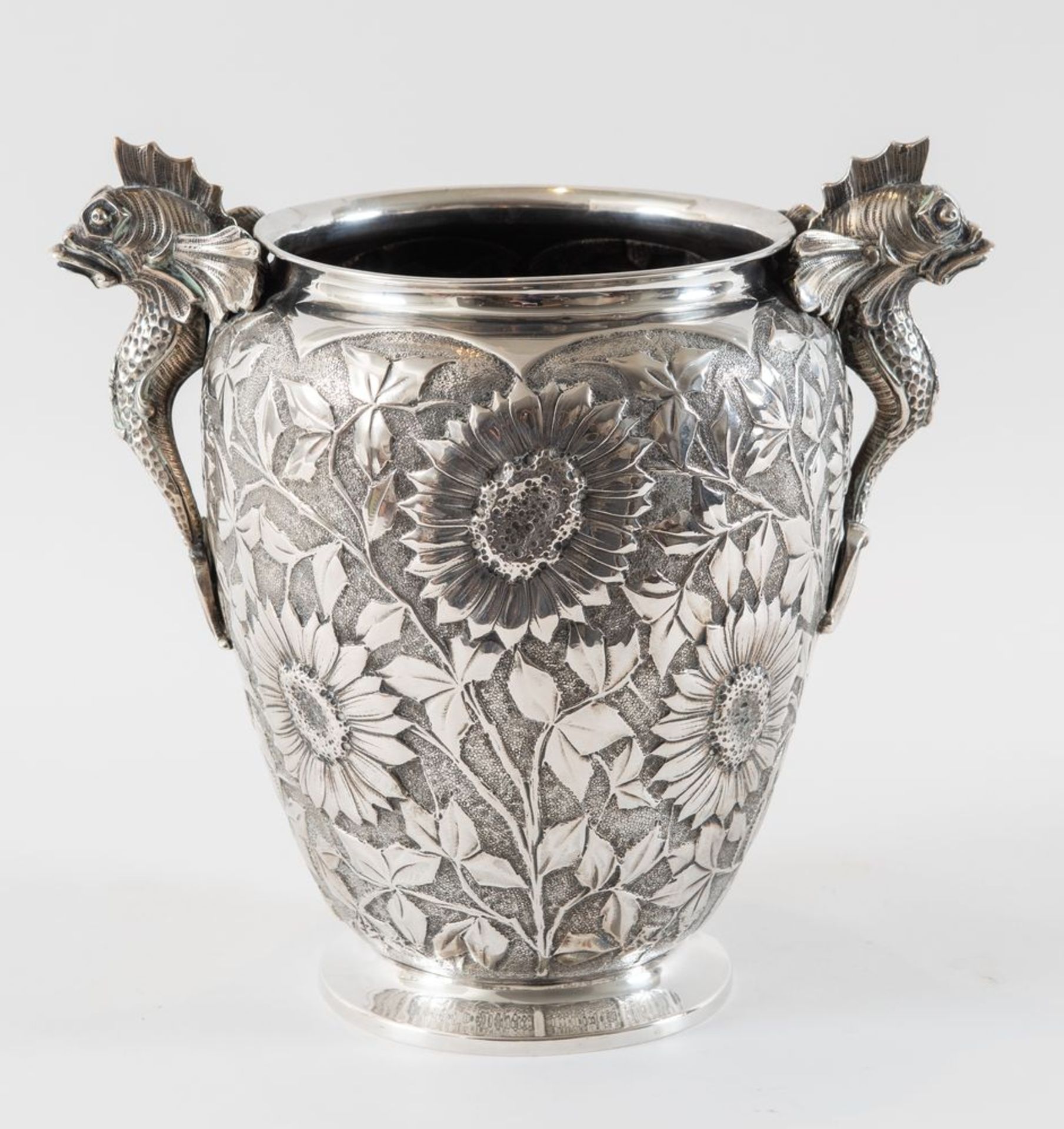 Vaso in argento 800 con prese a guisa di tritone. Sotto la base reca punzoni: 800, 800 e probabile s - Bild 2 aus 4