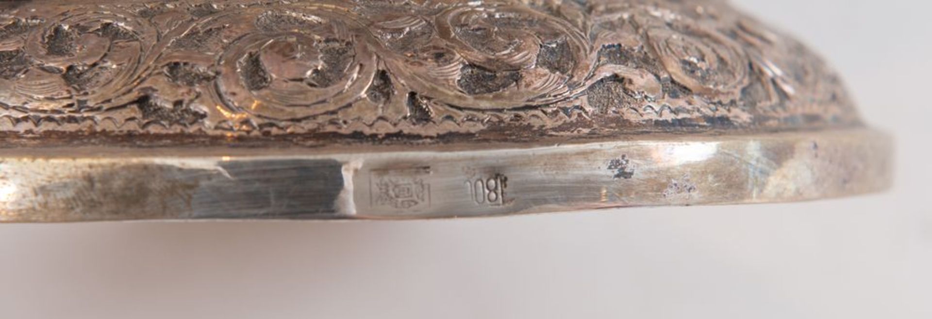 Alzata in argento 800. Sul bordo inferiore reca punzoni: 800, probabile stemma dell'argentiere. Cm 2 - Bild 3 aus 3
