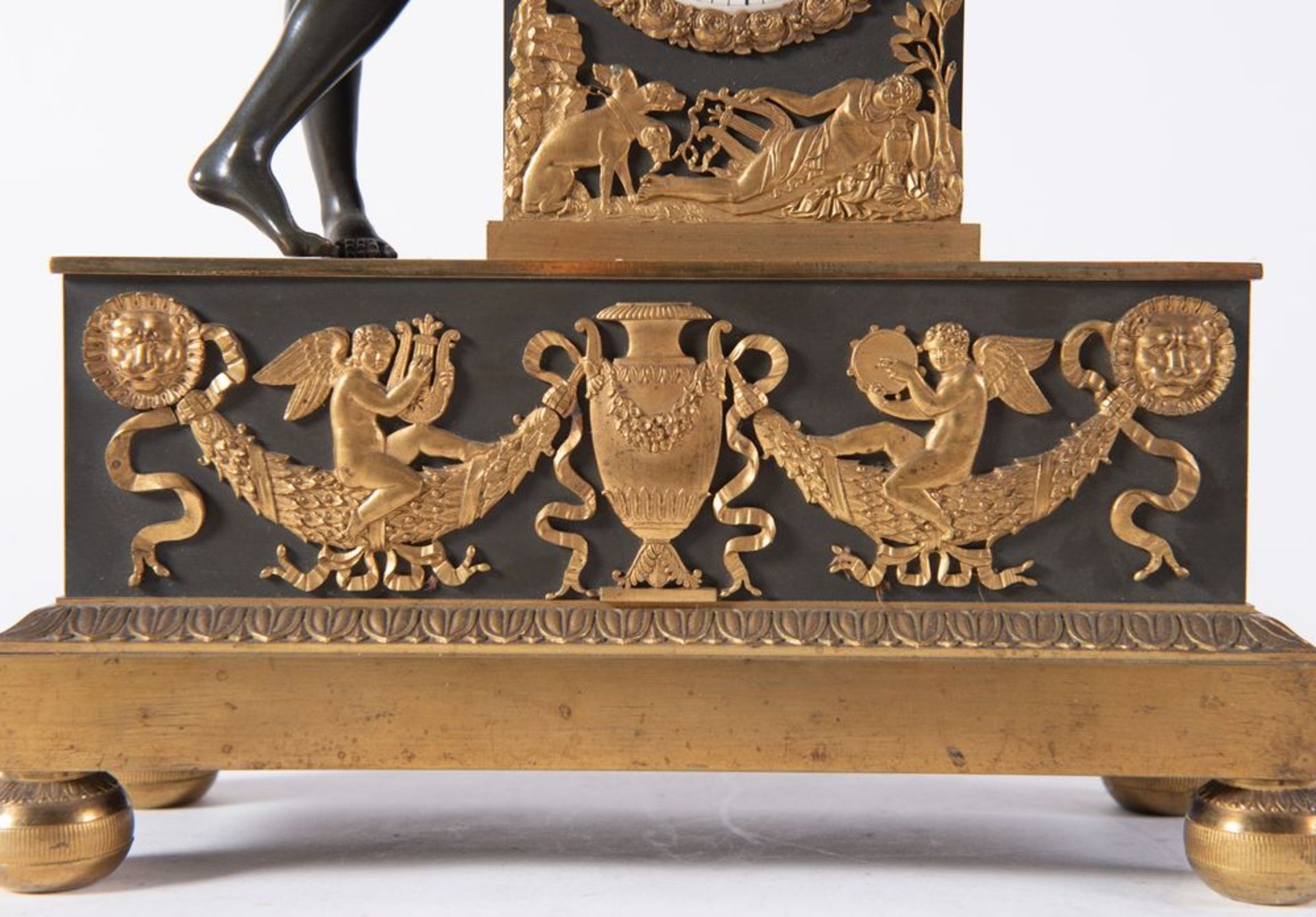 OROLOGIO in bronzo dorato con allegoria della Musica. Prima metà del XIX secolo. Reca firma sul quad - Image 7 of 14