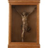 "CRISTO". Scultura in legno intagliato e laccato, all’interno di una teca in rovere. Nord Italia, in