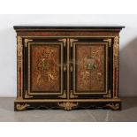 CREDENZA Napoleone III con intarsi in ottone e similtartaruga, applicazioni in bronzo dorato su fond