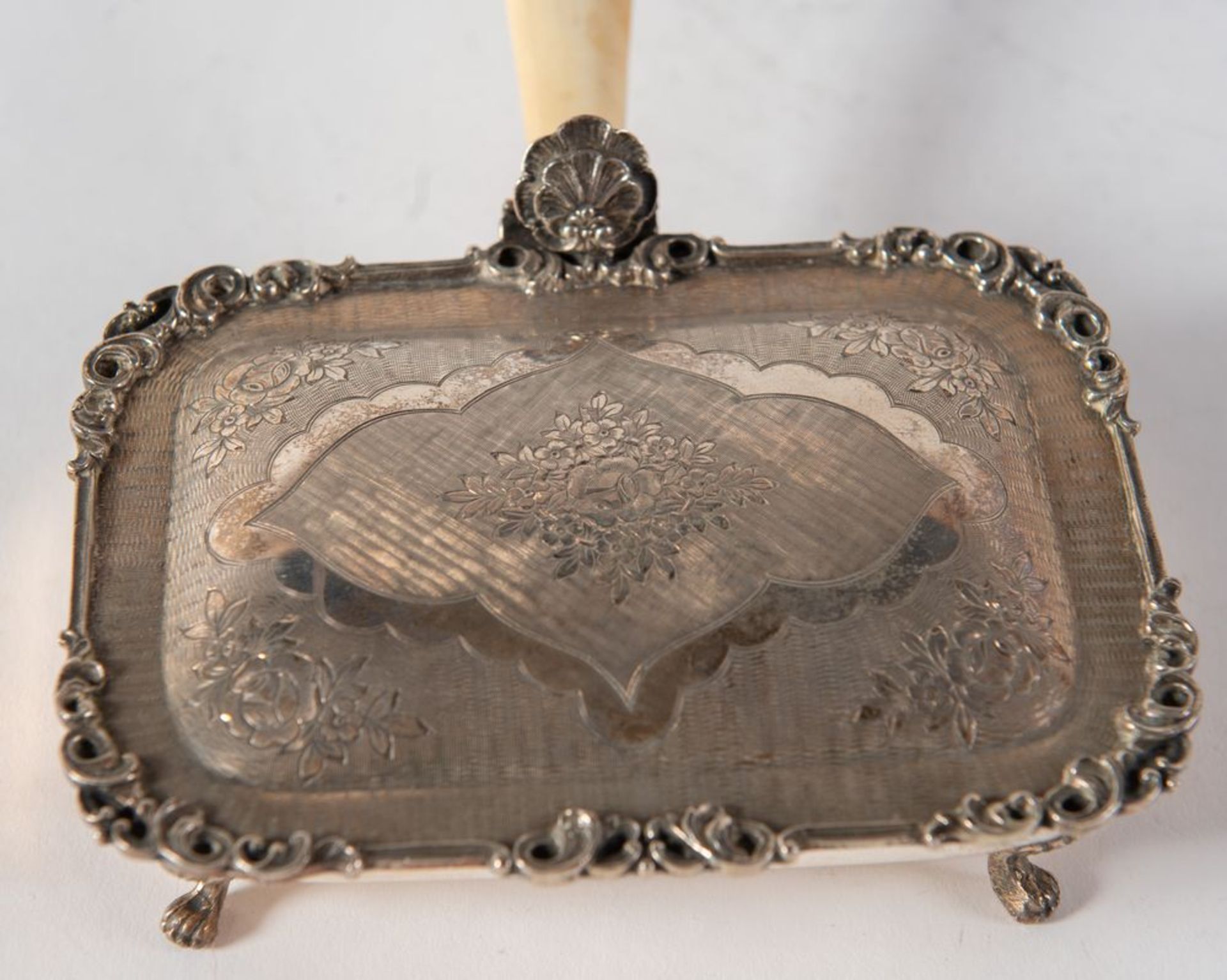 VALLIN PIETRO, MILANO XX secolo. Posacenere in argento 800. Sotto la base reca punzoni: 800 e losang - Image 3 of 5
