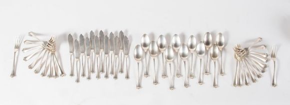 SERVIZIO DI POSATE in argento 800 composto da ventitre forchette, dodici cucchiai e dodici coltelli.
