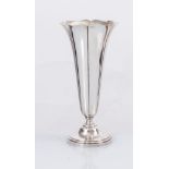 WALLACE. Vaso in argento 925. Sotto la base reca punzoni: Wallace, Sterling, R-23 e WEIGHTED