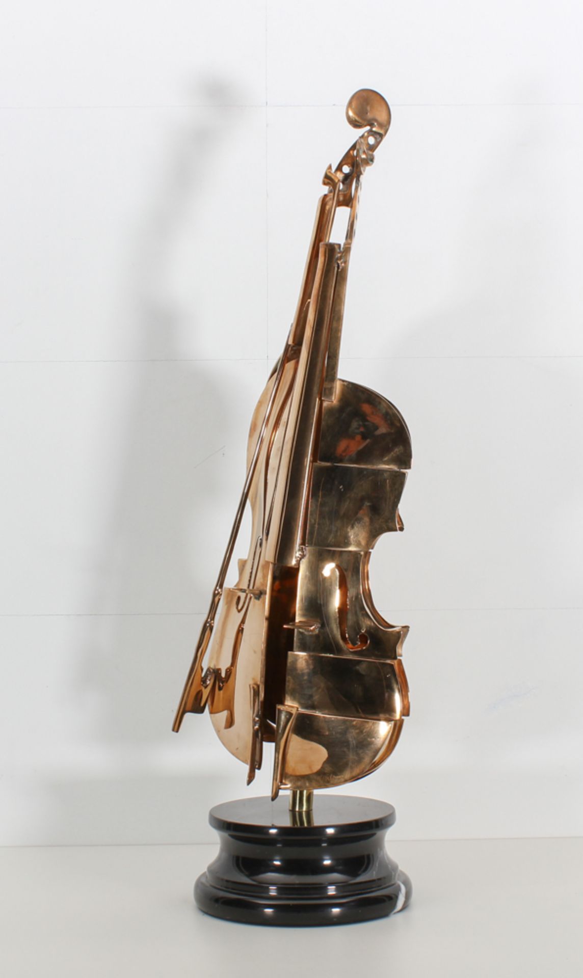 Arman (1928 - 2005) Bronze sculpture signed Arman, ** Violin Pizzaiola **, No. 38/99. - size - Image 4 of 8