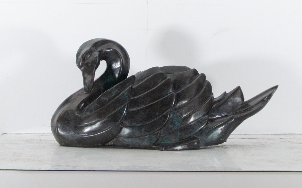Bronze Sculpture in bronze, ** Swan **, in Art Deco style. - size height and width 34 X 32 X 65 cm