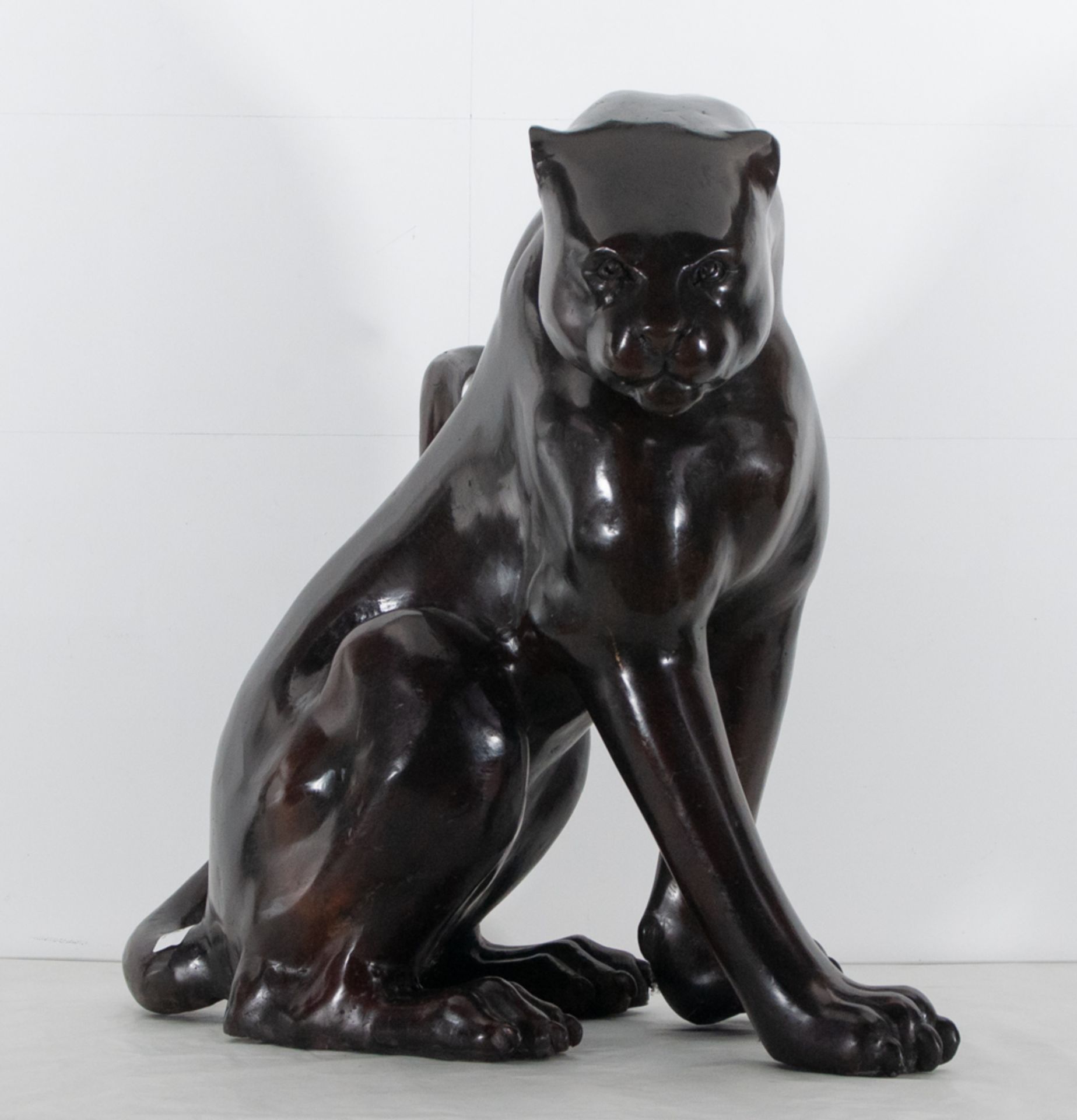 Bronze Bronze sculpture ** Panther Assisi **, unsigned. - size height and width 71 X 56 X 68 cm