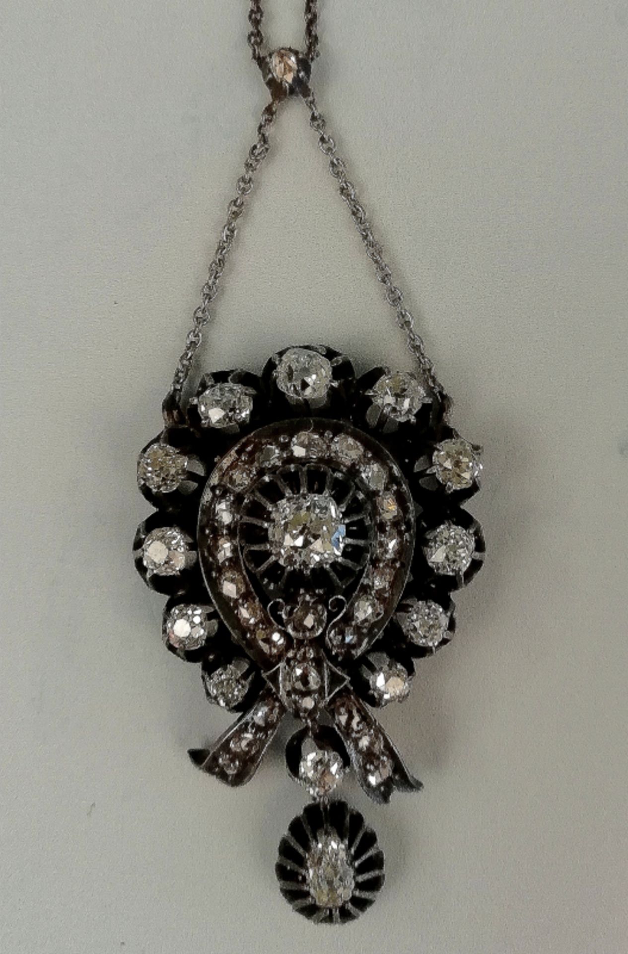 Diamant- Collier, zus. ca. 2,40ct.