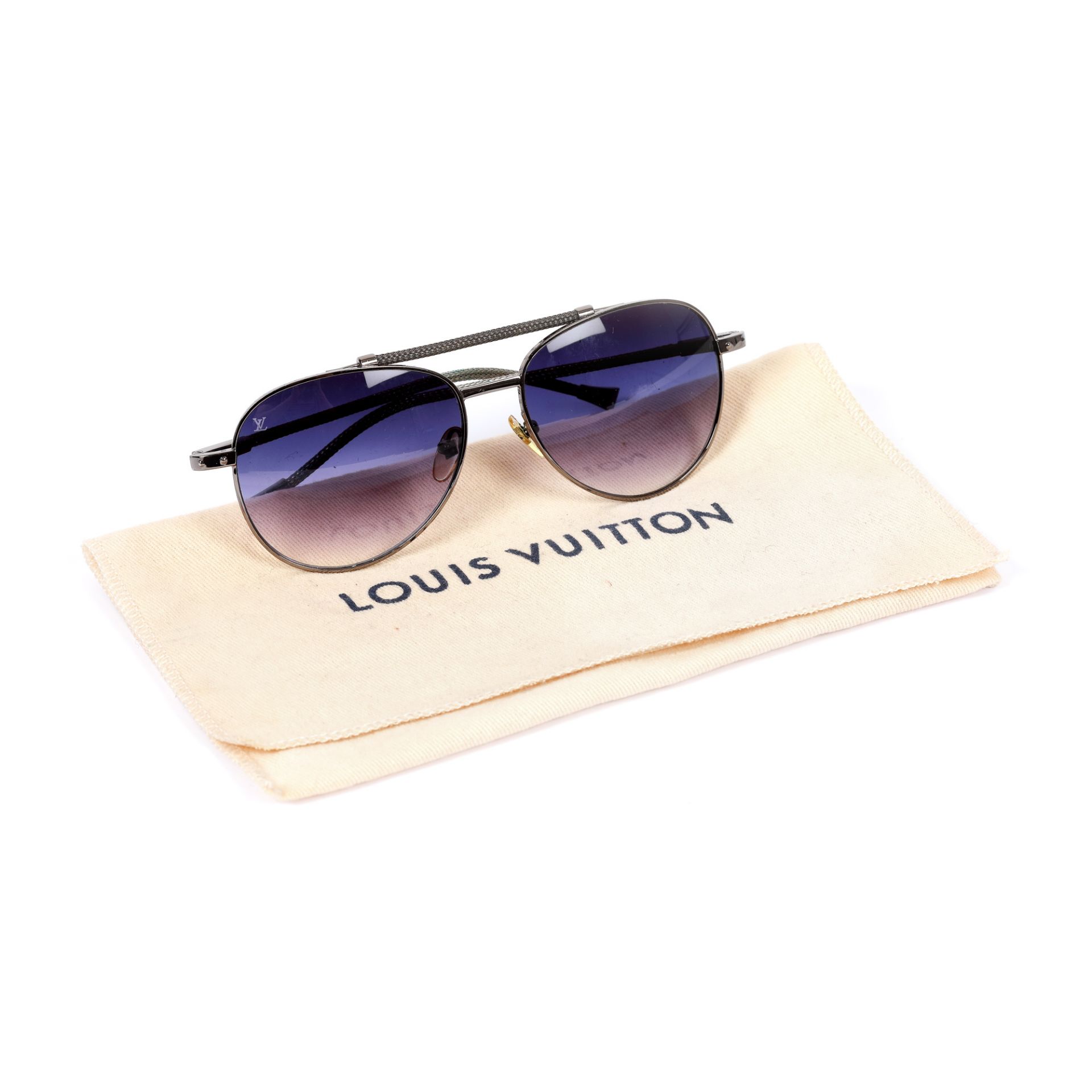 Louis Vuitton Pilot glasses, women, bag