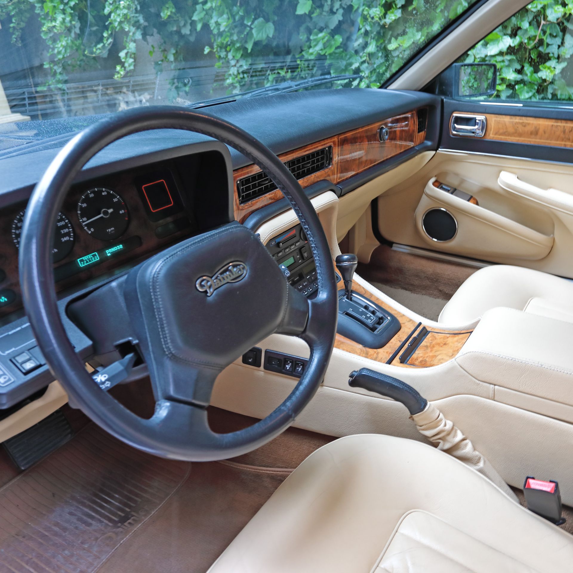 Jaguar XJ40 - Daimler, 1989 - Image 8 of 13