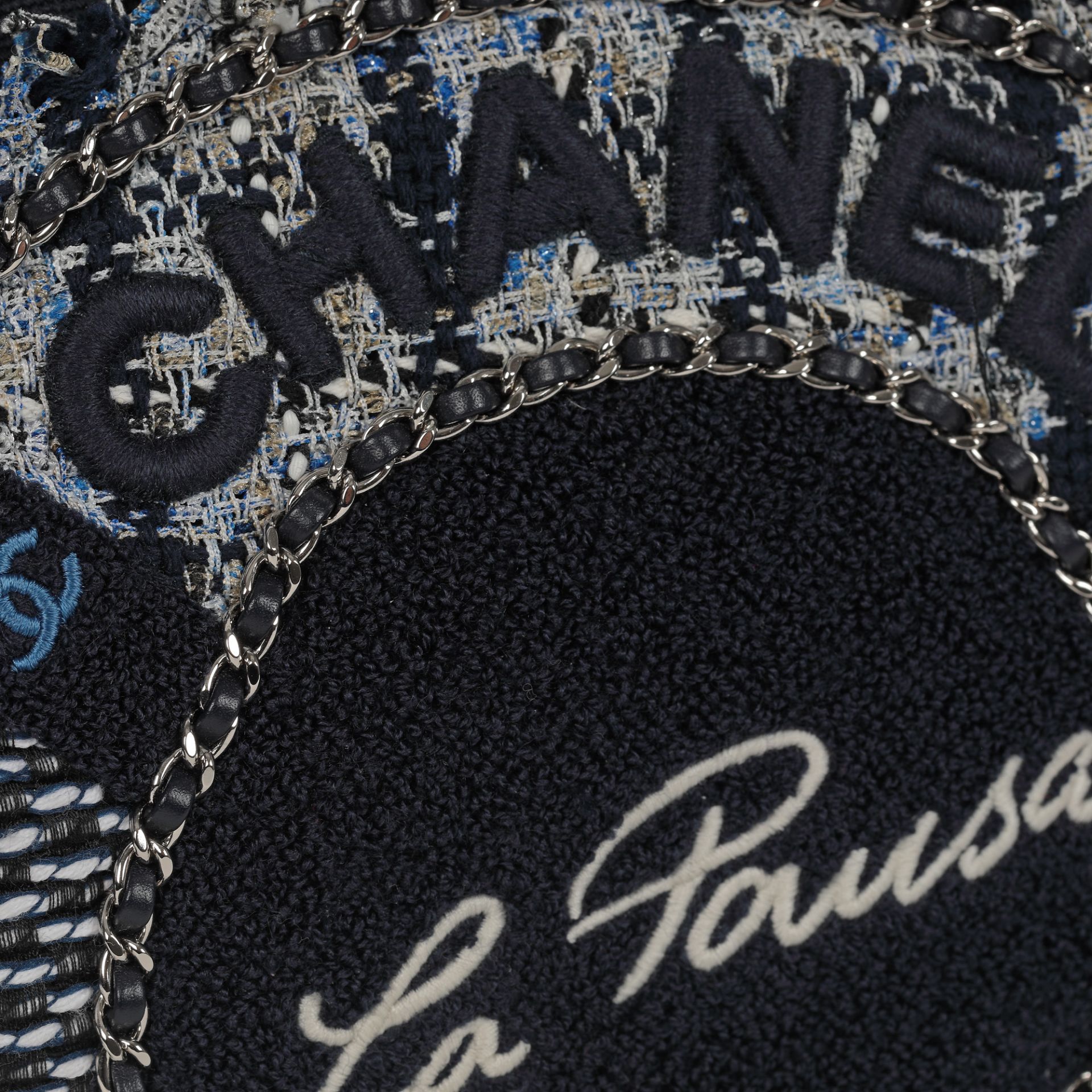 "La Pausa"- Chanel bag, quilted fabric, blue, authenticity card and original cover - Image 2 of 4