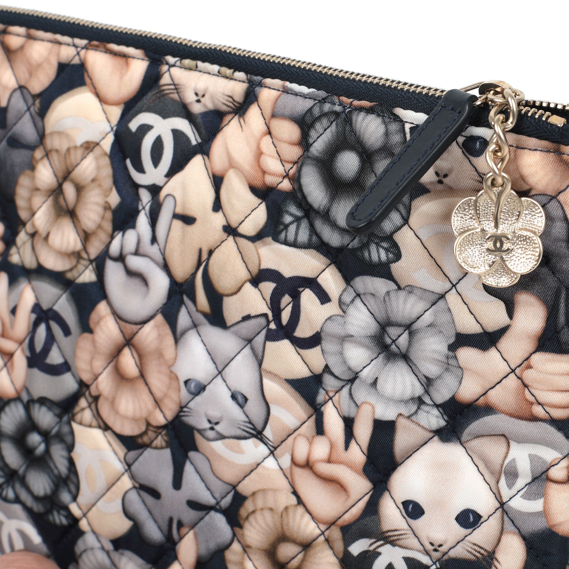 "Emoticon O Case" - Chanel clutch, quilted nylon, authenticity card and original cover - Image 2 of 3