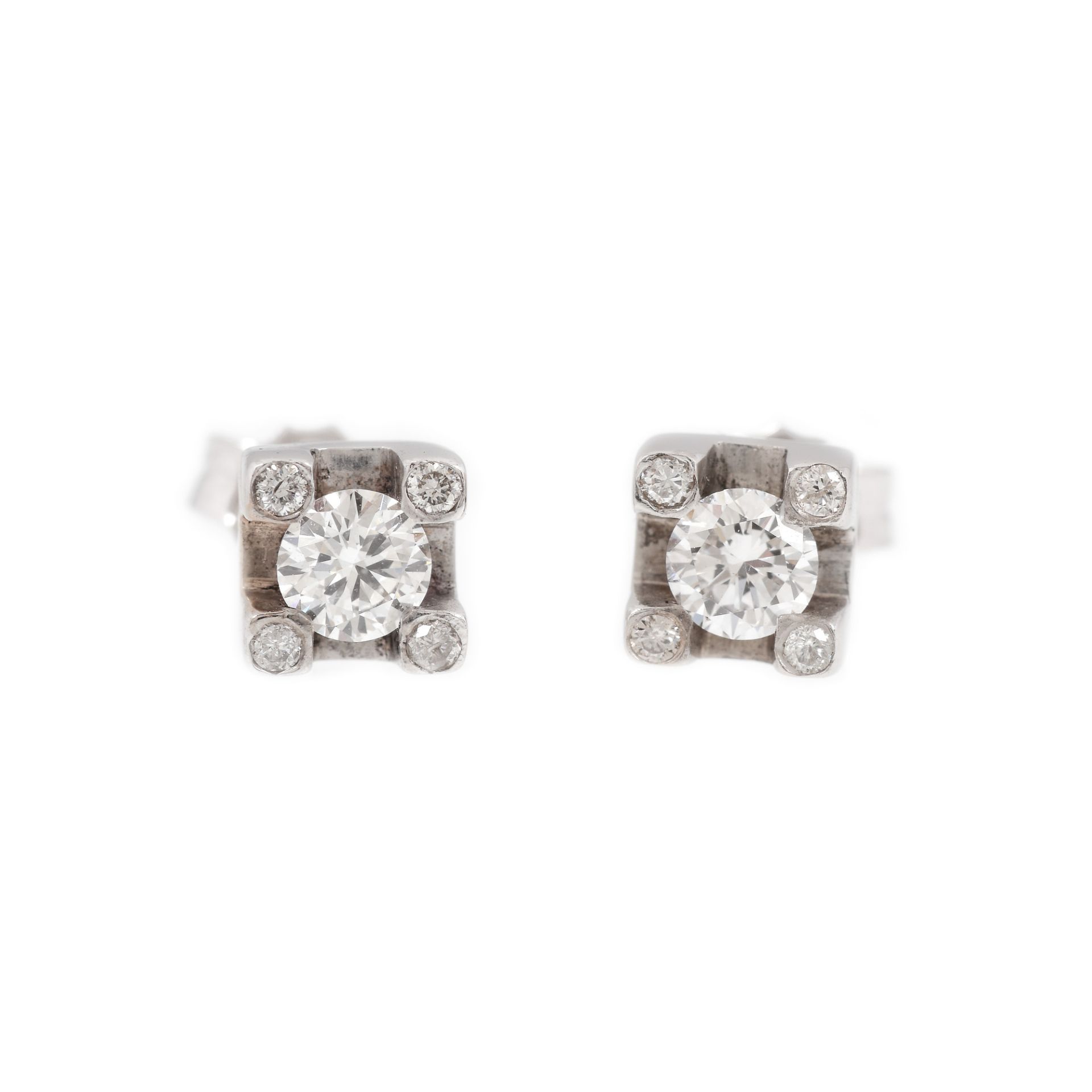 Pair of white gold earrings decorated with diamonds