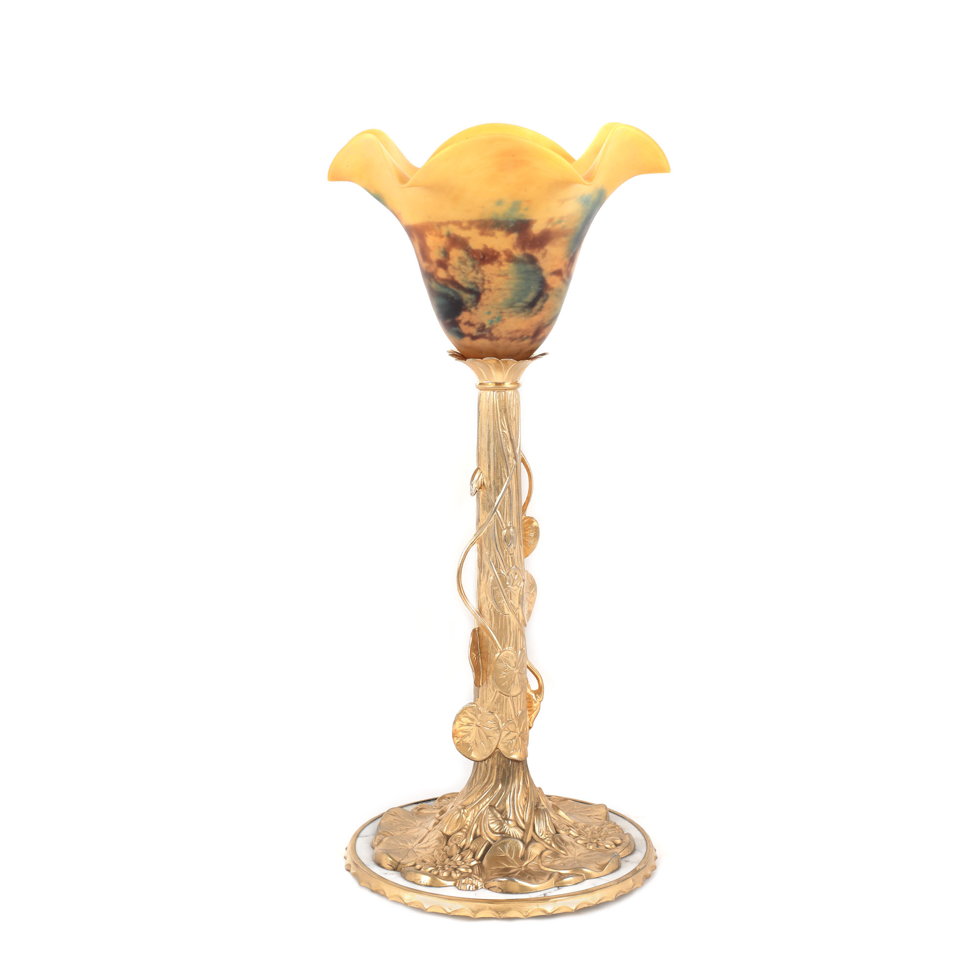 French workshop, Large Art Nouveau lamp, gilded bronze decorated with dahlias and cresses, on a marb