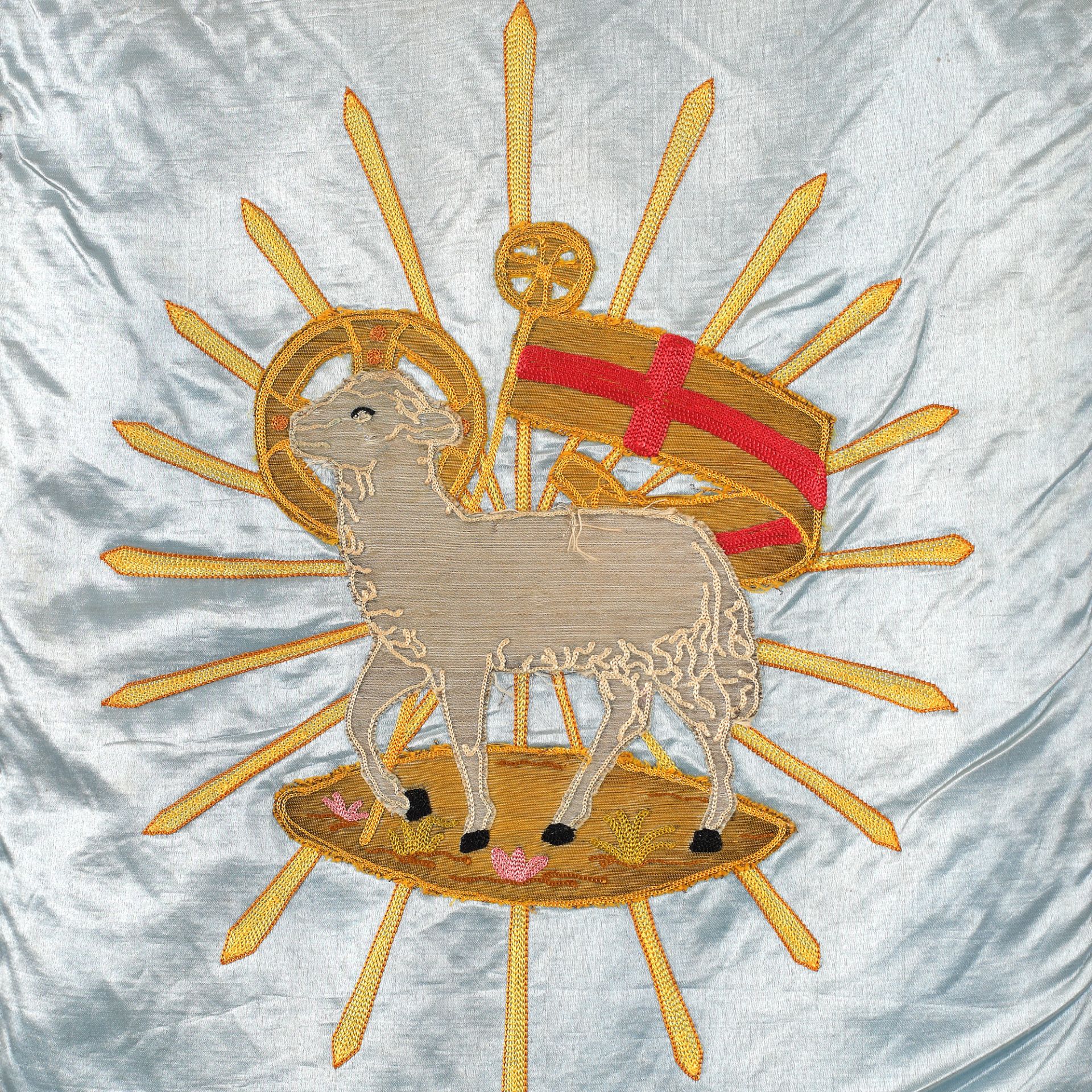 Catholic banner depicting the Holy Lamb - Image 2 of 2