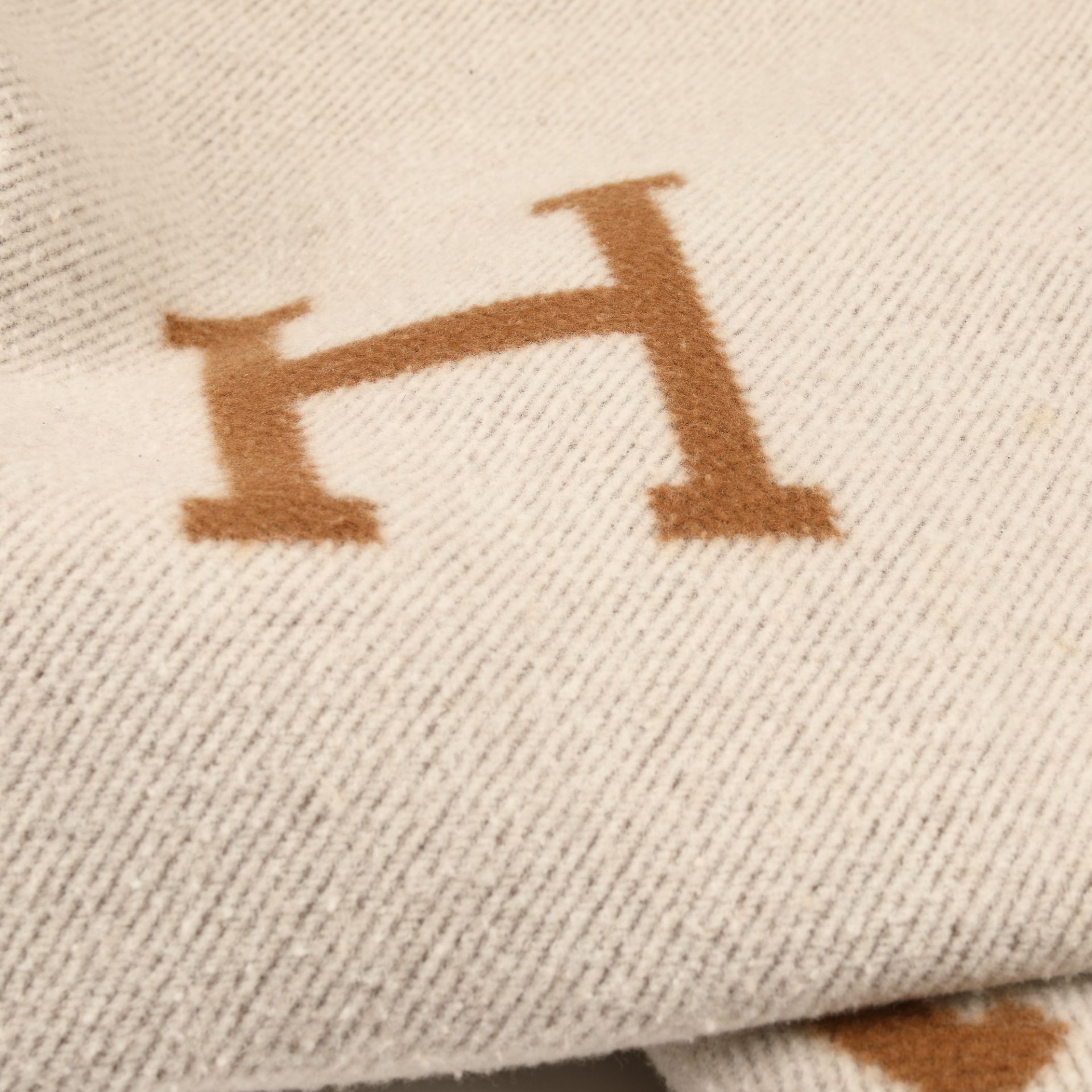 Herm?s set, consisting of a blanket and two pillows, wool and cashmere - Image 2 of 5