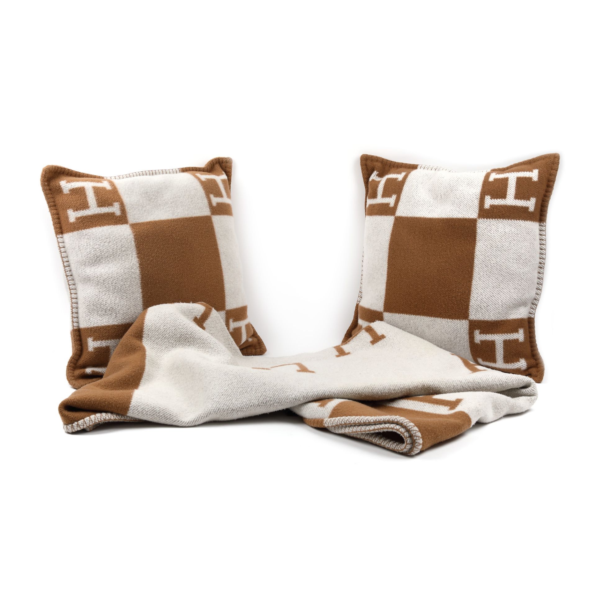 Herm?s set, consisting of a blanket and two pillows, wool and cashmere