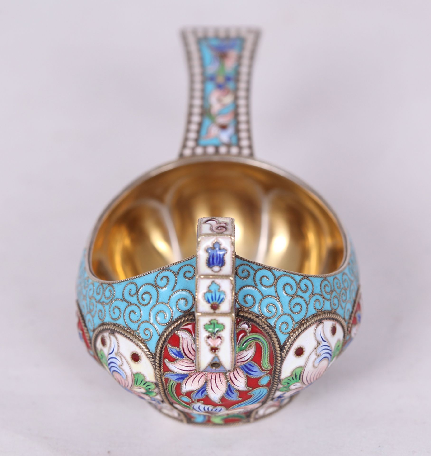 Russian enamel kovsh. Silver, enamel. XX century. <br>5x9,5x5 cm. - Bild 3 aus 4