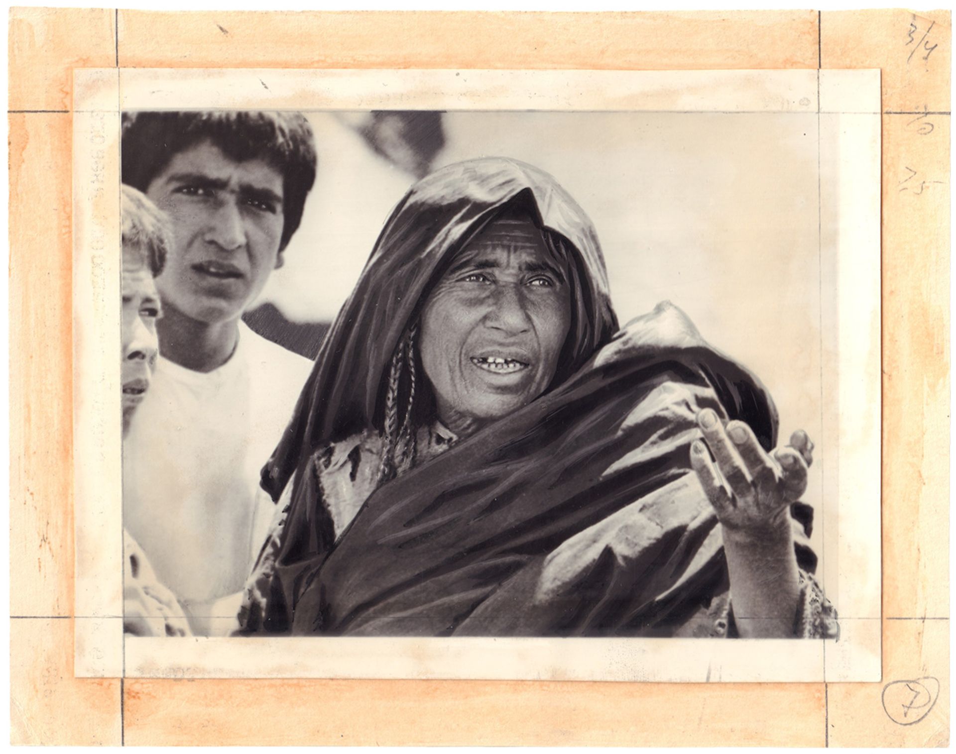 [Soviet–Afghan War]. Photograph "Afghan woman". Original print. 1986. 12,2x16 cm. - Bild 2 aus 2