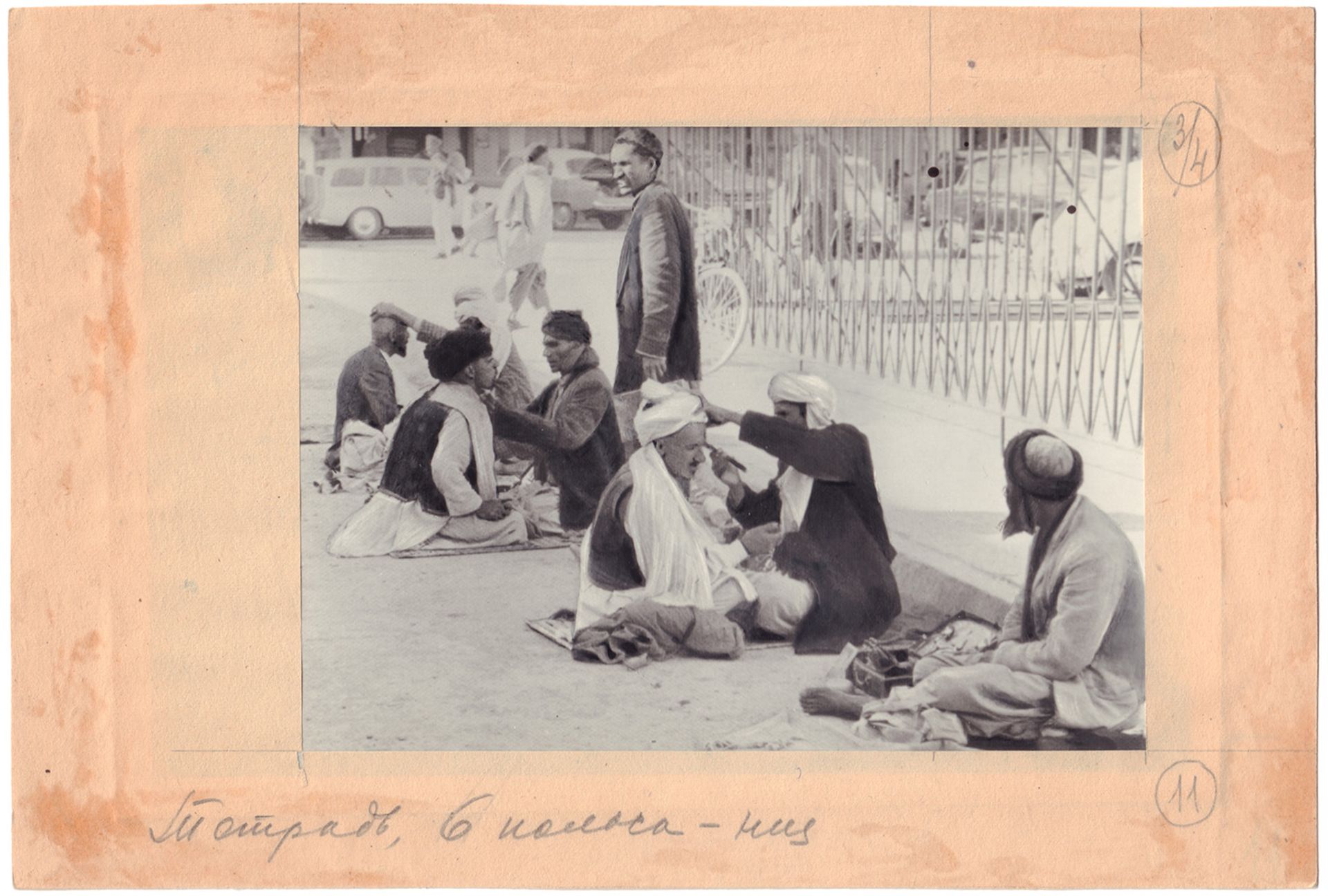 [Soviet–Afghan War]. Photograph "Street shavers". Original print. 1983. 10,2x13,7 cm. - Bild 2 aus 2