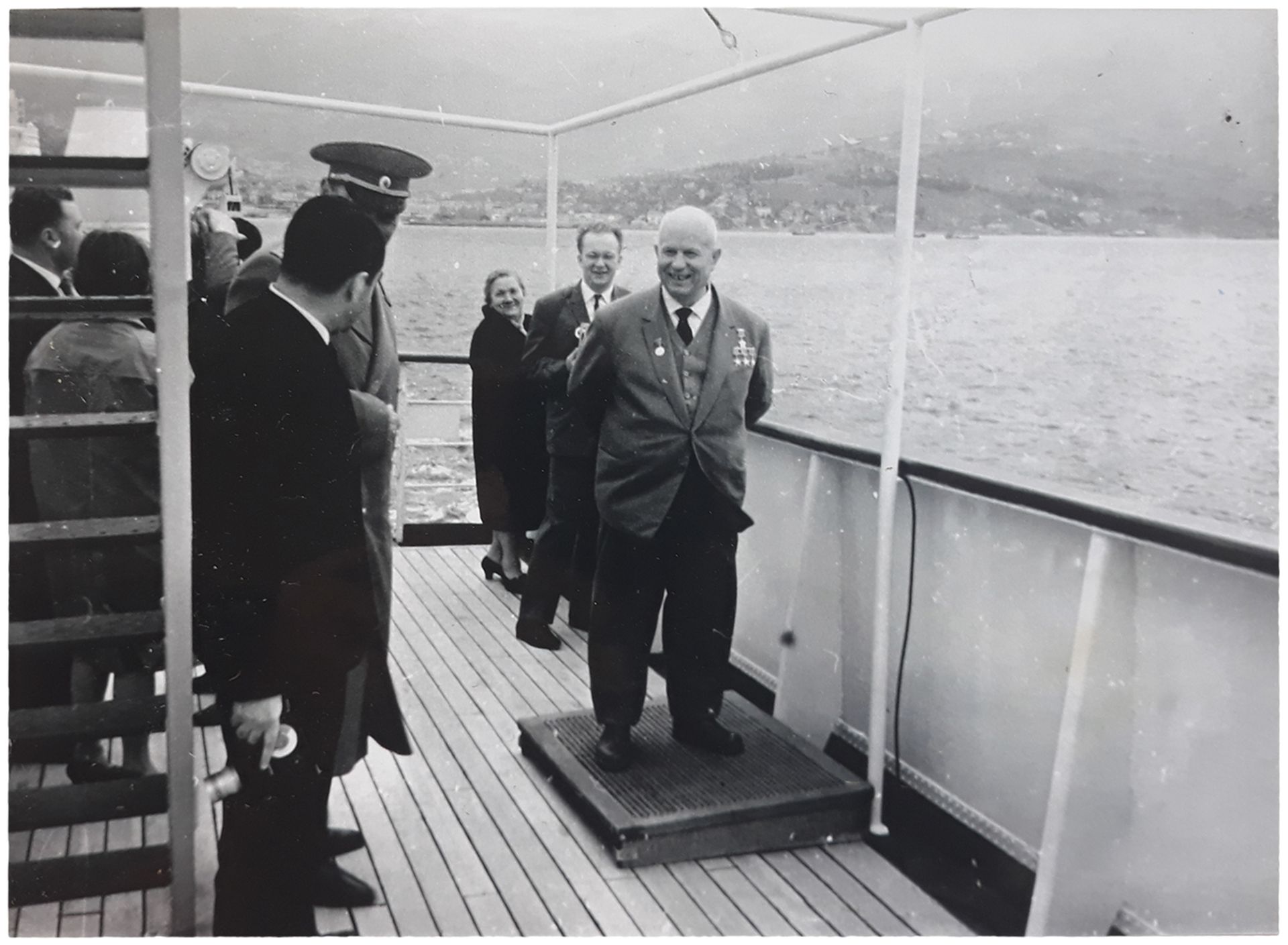 [Soviet]. Nikita Khrushchev during his journey to Alexandria in 1964. Album of photographs. 19 photo - Bild 5 aus 8