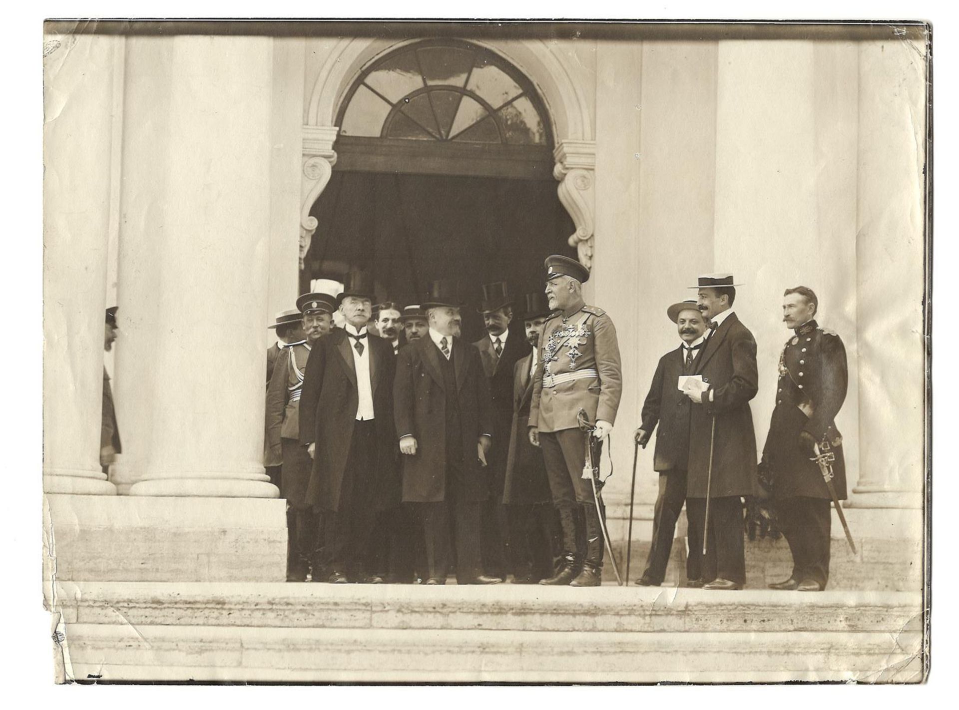 [Russian Empire]. Karl Bulla. President of France Raymond Poincar? and others at the entrance to the