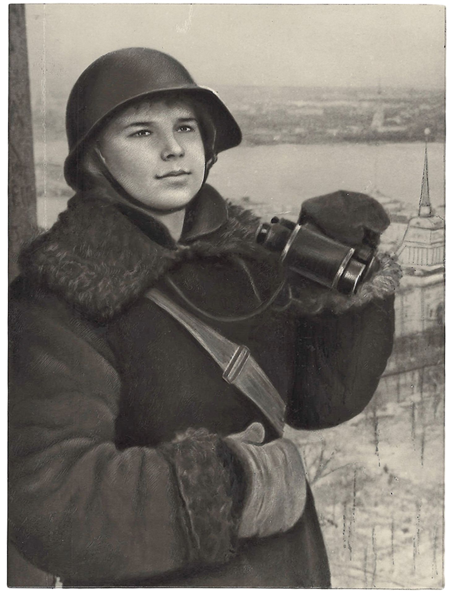 [Soviet Union]. Observation post of local anti-aircraft defence on Saint Isaac's Cathedral. 1940s. P