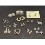 VARIOUS PAIRS OF SILVER EARRINGS TO INCLUDE DROPS, DIAMANTE ETC