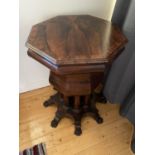 A RARE AND UNUSUAL EARLY 19TH CENTURY ROSEWOOD AND CROSSBANDED WORK/SEWING TABLE, THE BODY SUPPORTED