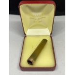 A VINTAGE CHEROOT HOLDER WITH A PRESENTATION BOX