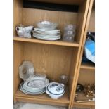 AN ASSORTMENT OF GLASS AND CERAMIC WARE TO INCLUDE CUT GLASS BOWLS, A TUREEN AND VARIOUS PLATES ETC
